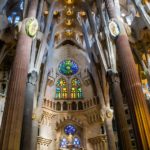 barcelona-latnivaloi sagrada familia templom belülről is gyönyörű